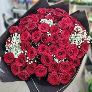 Bouquet Prestige : Roses Rouges et Gypsophile